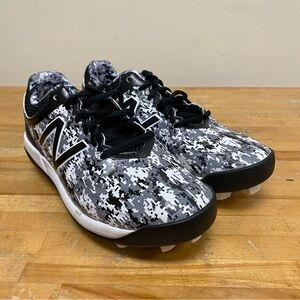 New Balance 4040 V5 Molded Baseball Shoe Black/White Digital Camouflage Kids 3M